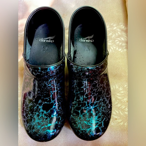 Dansko Shoes - Dansko Women’s Professional clogs. Size 38. 7.5-8 US.
Excellent condition.